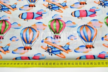 Самолеты и воздушные шары разноцветные на светло-сером 125г/м2 шир.160см
