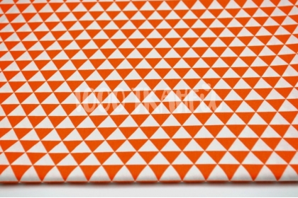 Треугольники оранжево-белые КИТ 125г/м2 шир. 160см